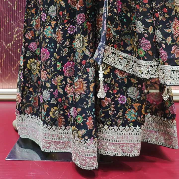 Black Embroidered Chinnon Set - Master