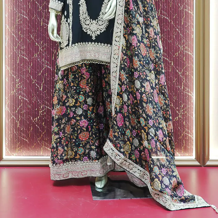 Black Embroidered Chinnon Set - Master